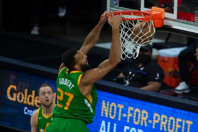 开云官网-爵士加冕常规赛冠军 静待季后赛静待米切尔归来